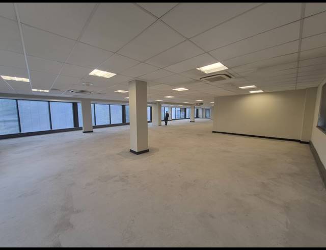 2,470M² OFFICE TO LET IN PARKTOWN
